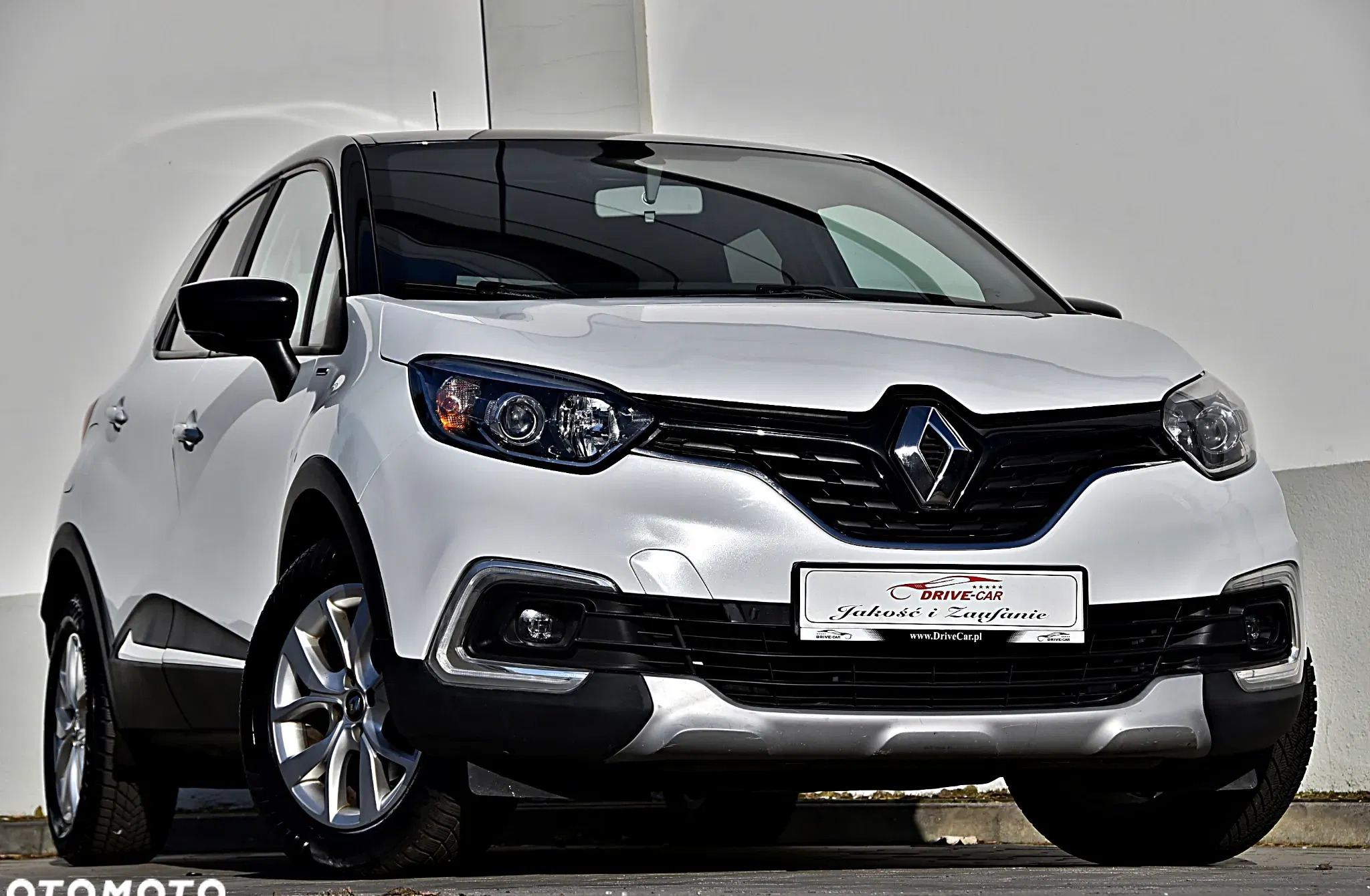 samochody osobowe Renault Captur cena 56800 przebieg: 143000, rok produkcji 2019 z Lipiany